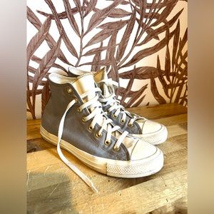Custom-made Chuck Taylor Converse